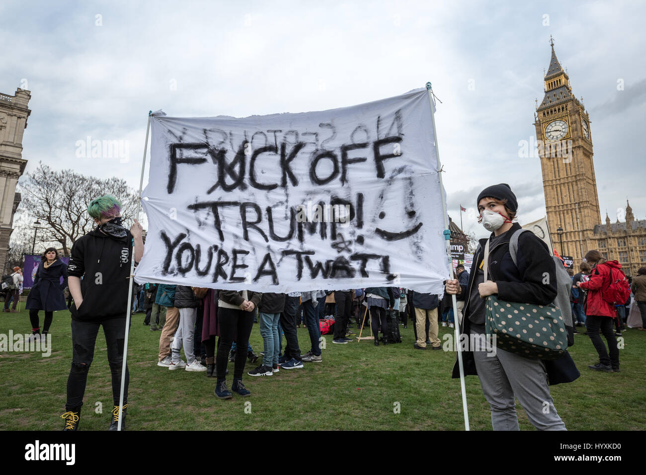 Londra, Regno Unito. Xx Febbraio, 2017. Anti-Trump proteste in Westminster come MPs dibattito in Parlamento se il presidente statunitense Donald Trump dovrebbe essere consentita una visita di Stato in Gran Bretagna. © Guy Corbishley/Alamy Live News Foto Stock