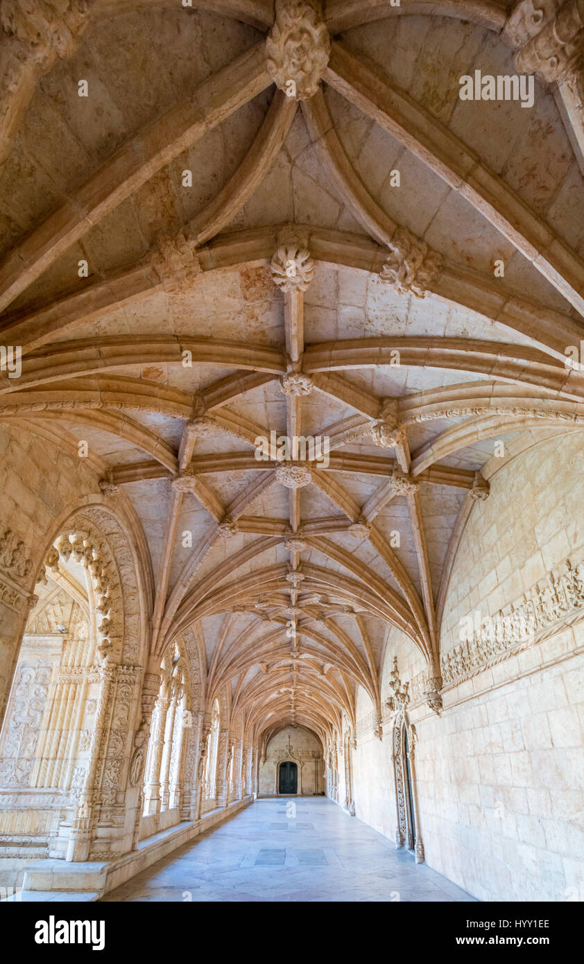 Vista del chiostro nel monastero di San Geronimo, 06-29-2016 Lisbona Foto Stock