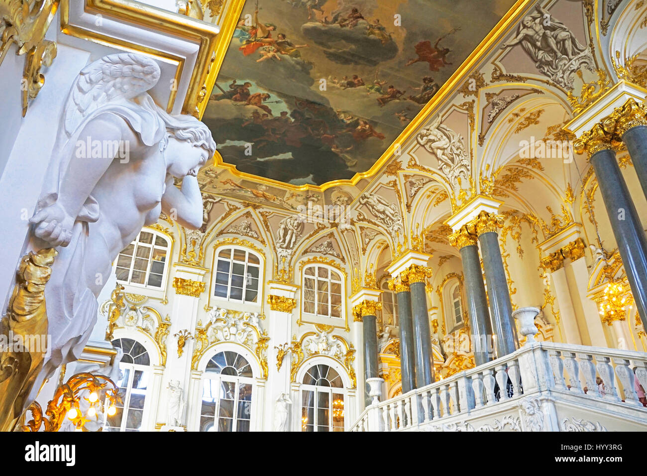 Membro Hermitage Museum di Sala di marmo nel Palazzo d'inverno a San Pietroburgo, Russia. Foto Stock