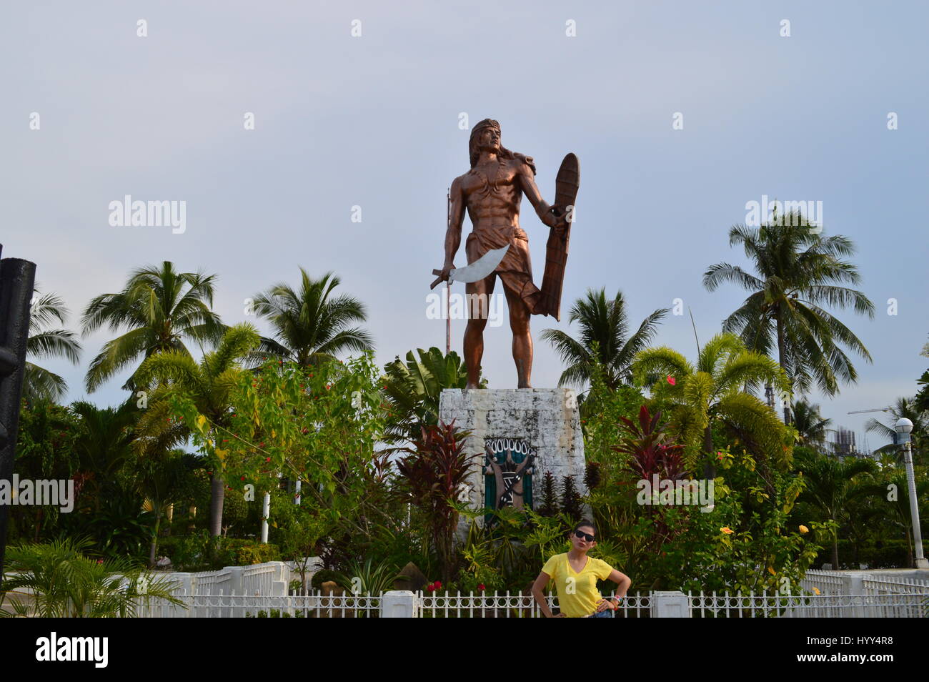 Un monumento di Lapu Lapu, la pre-coloniale capo di Mactan al Mactan santuario dell'isola di Mactan, Lapu-Lapu Cebu, Filippine, nel sud-est asiatico. Foto Stock