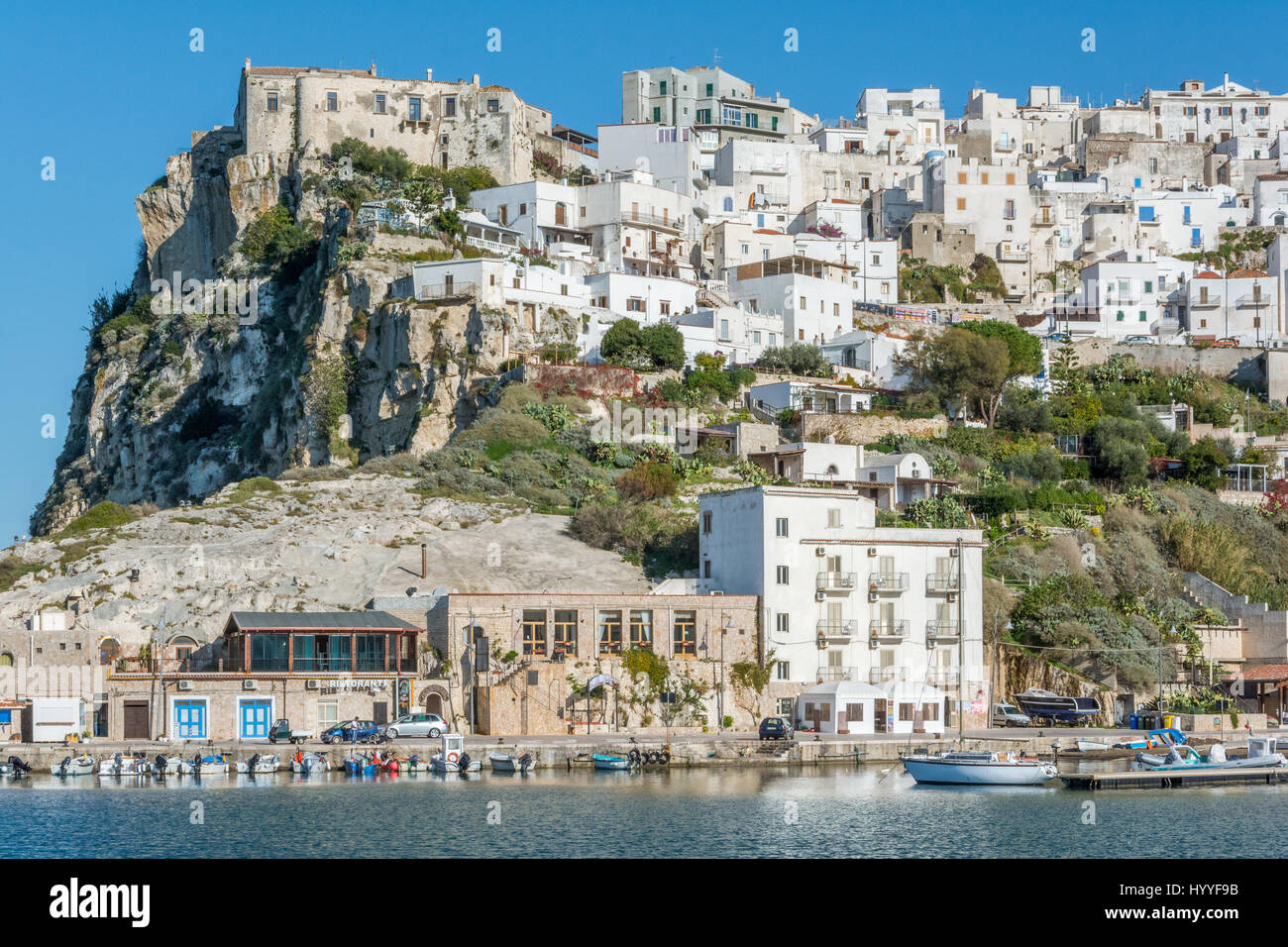 Scenic pomeriggio vista a Peschici, provincia di Foggia, Puglia, Italia Foto Stock