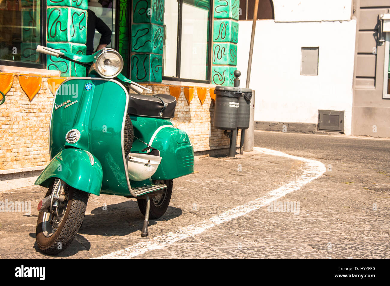 Scooter verde in Italia Foto Stock