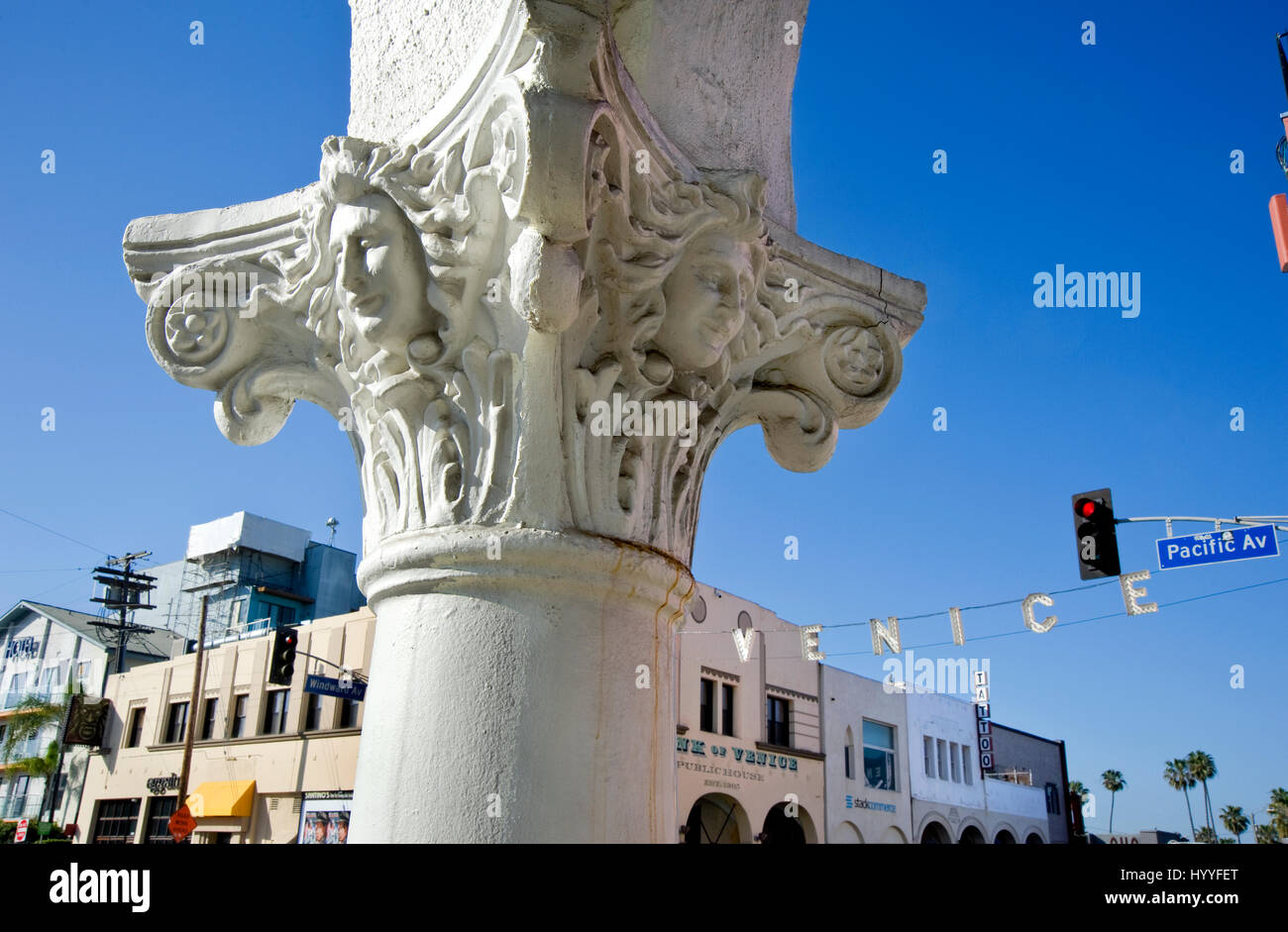 Replica di Venezia Italia colonne nel portico a Venice Beach, CA Foto Stock