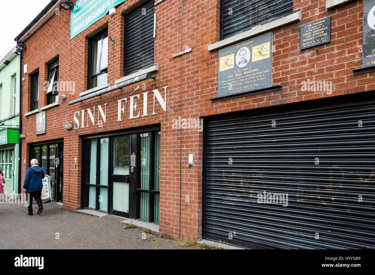 Il Sinn Féin office sul Falls Road, Belfast, County Antrim, Irlanda del Nord, Regno Unito Foto Stock