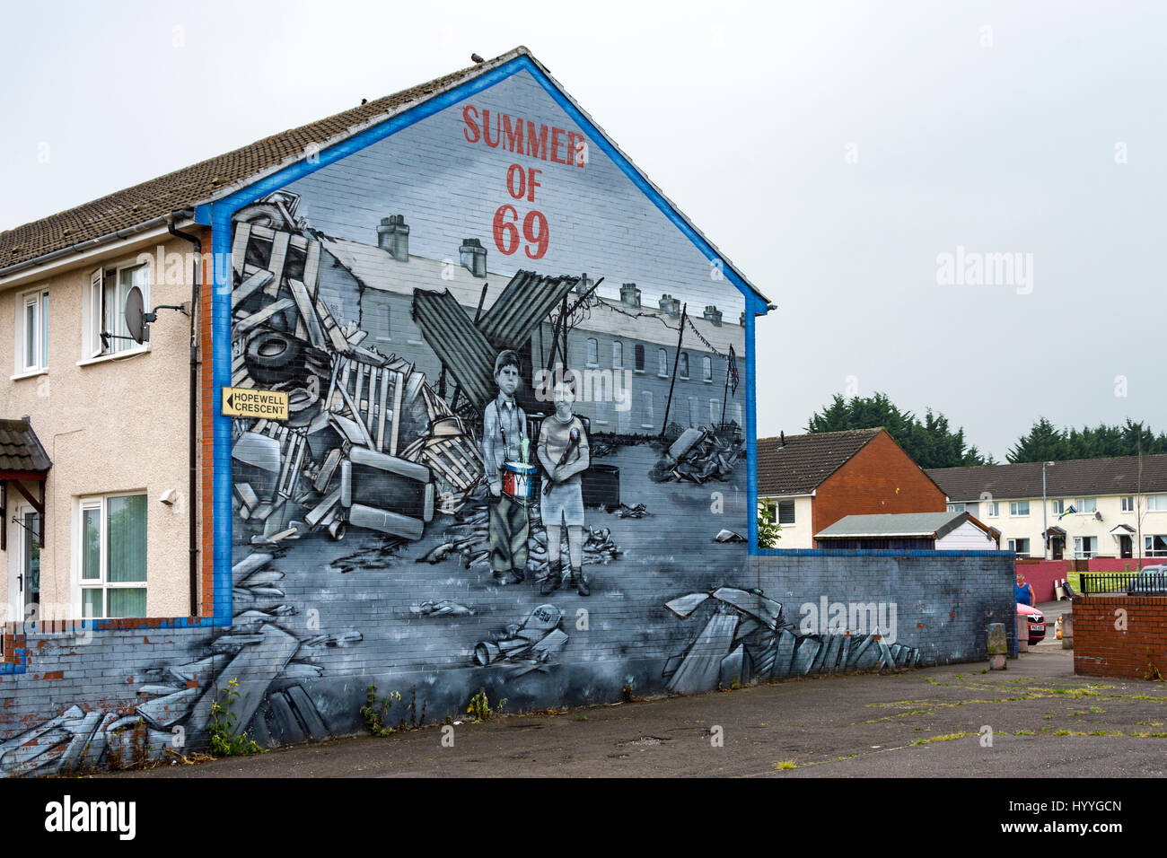 'Summer di 69' lealisti carta murale sulla Shankill station wagon, Belfast, County Antrim, Irlanda del Nord, Regno Unito Foto Stock