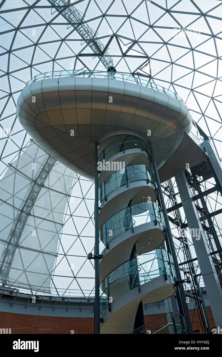 La piattaforma di osservazione all'interno della cupola al centro commerciale di Victoria Square. Belfast, County Antrim, Irlanda del Nord, Regno Unito Foto Stock