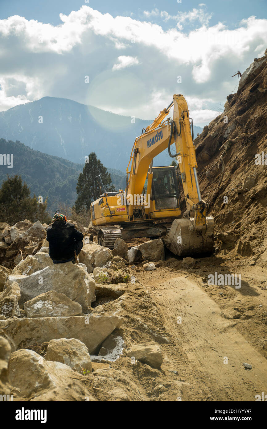 Finanziato da India, Bhutan sta ricostruendo la sua National Highway (Bhutan) Foto Stock