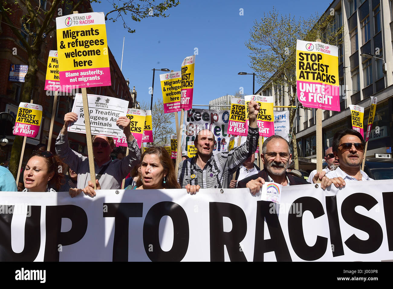 Stand Up al razzismo tenere una unità protesta a Croydon dopo l attentato a 17-anno-vecchio richiedente asilo Reker Ahmed. Foto Stock