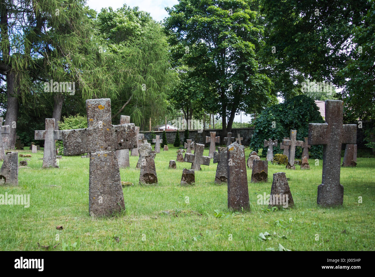 Graves al vecchio cimitero di San Brigitta convento di Pirita regione, Tallinn, Estonia. Foto Stock