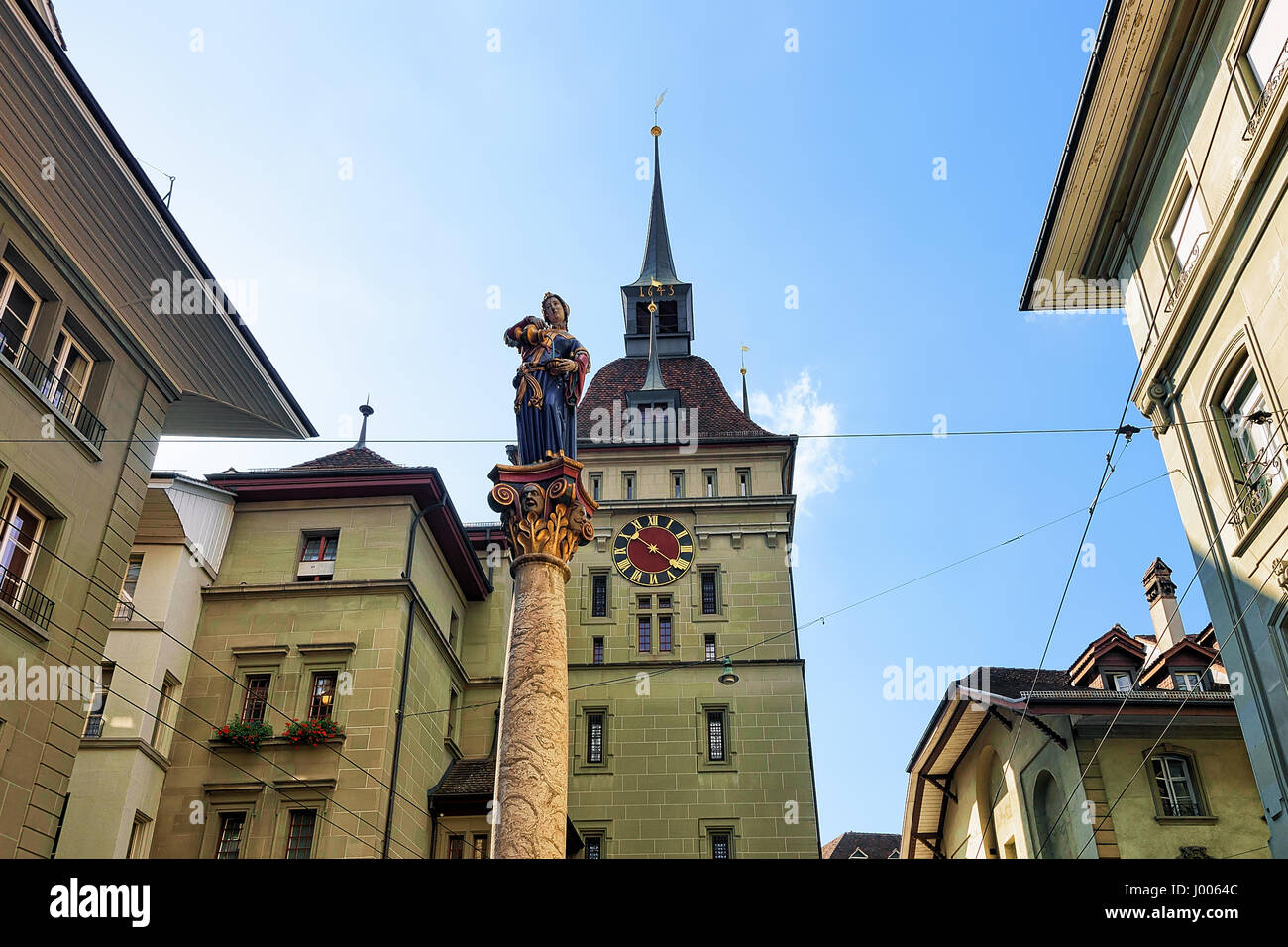 Anna Seiler fontana e Kafigturm in Marktgasse street nel centro della città vecchia di Berna, Svizzera Foto Stock