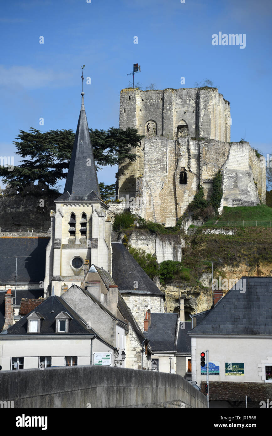 Il castello di Montrichard, chiesa Sainte-Croix, fiume Cher, Cher valley, Loir-et-Cher, Center-Val de Loire, Francia, Europa, centro per il Patrimonio Mondiale dell'UNESCO Foto Stock