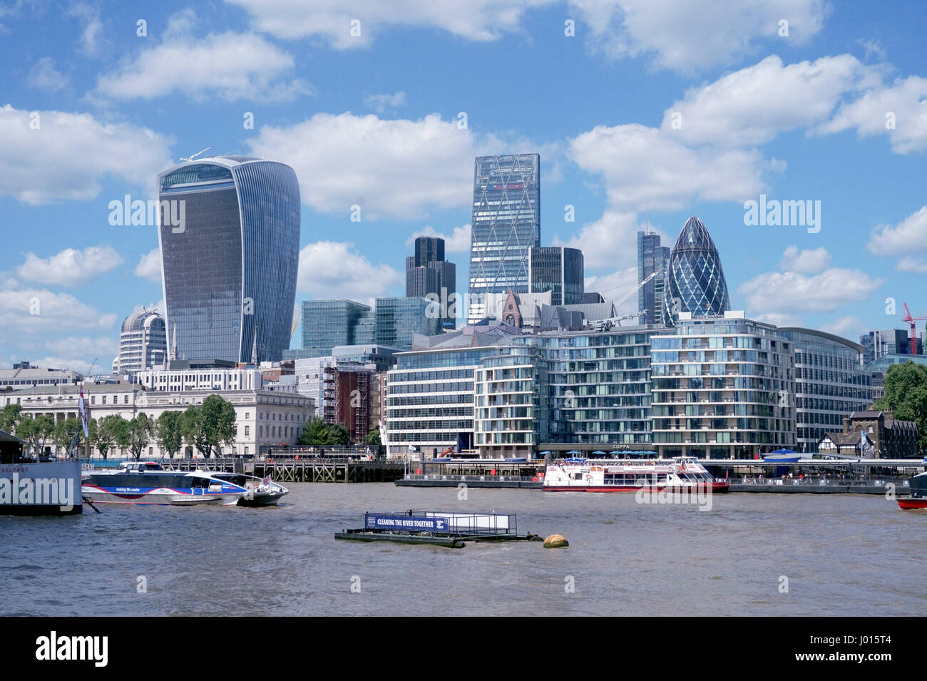Grattacieli della City di Londra dal Southbank a Southwark, Londra, Inghilterra, Regno Unito Foto Stock