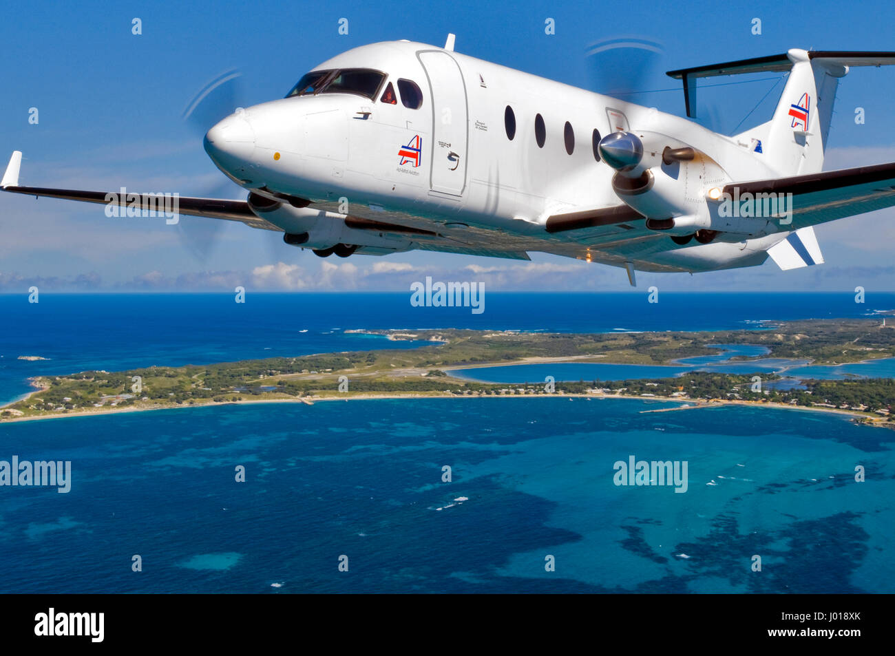 Una veduta aerea di un Beechcraft B1900D a corto raggio / charter aereo di linea di lasciare l'Isola di Rottnest, in Western Australia. Foto Stock