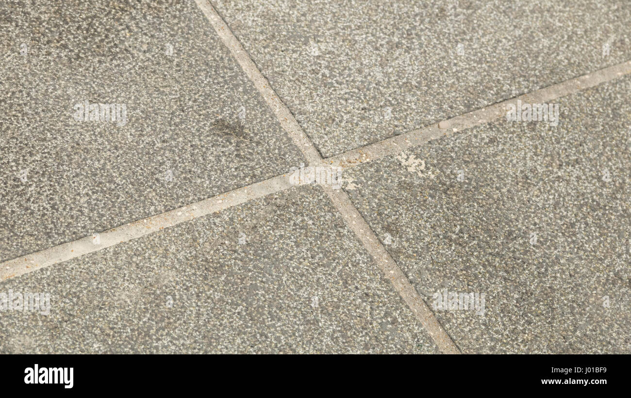 Pietra e concreate pavimentazione in lastre con una croce Foto Stock