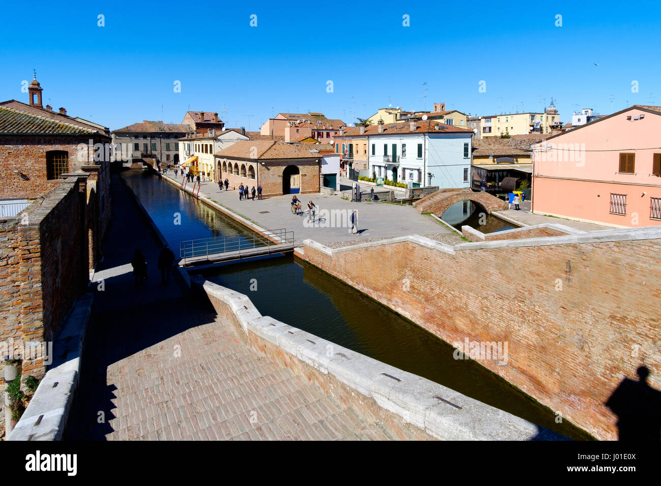 Comacchio, Italia - 11 Marzo 2017:la piccola Venezia di Emilia Romagna, in provincia di Ferrara. Piccola e pittoresca città visitata da turisti provenienti da arou Foto Stock