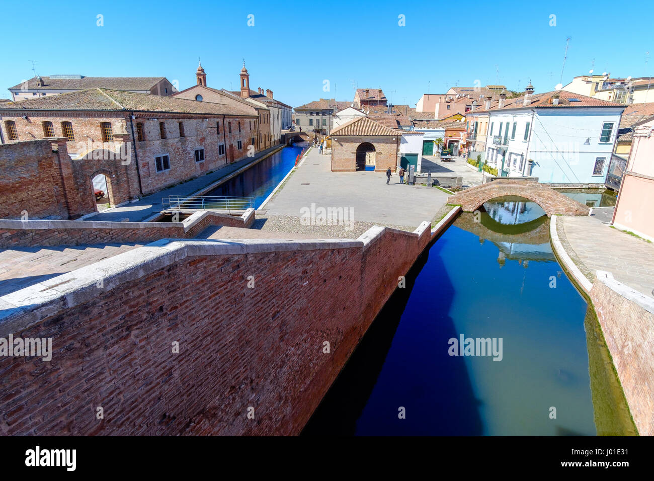 Comacchio, Italia - 11 Marzo 2017:la piccola Venezia di Emilia Romagna, in provincia di Ferrara. Piccola e pittoresca città visitata da turisti provenienti da arou Foto Stock