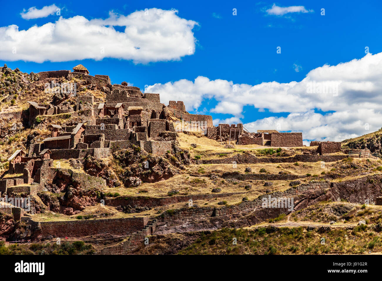Rovine dell antica cittadella di Inkas sulla montagna, Pisac, Perù Foto Stock