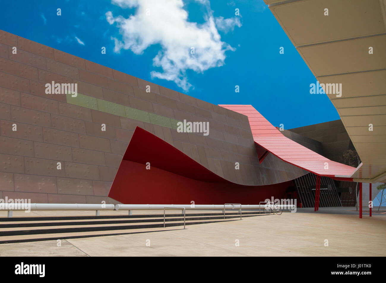 Splendida architettura del Museo Nazionale dell'Australia, Canberra, atto. Altered digitalmente sky. Foto Stock