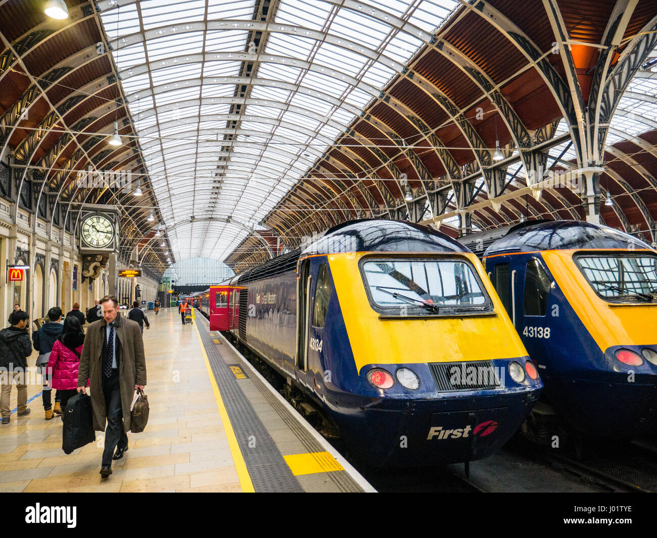 Main Line, stazione ferroviaria di Paddington, Londra, Inghilterra, Regno Unito, GB. Foto Stock