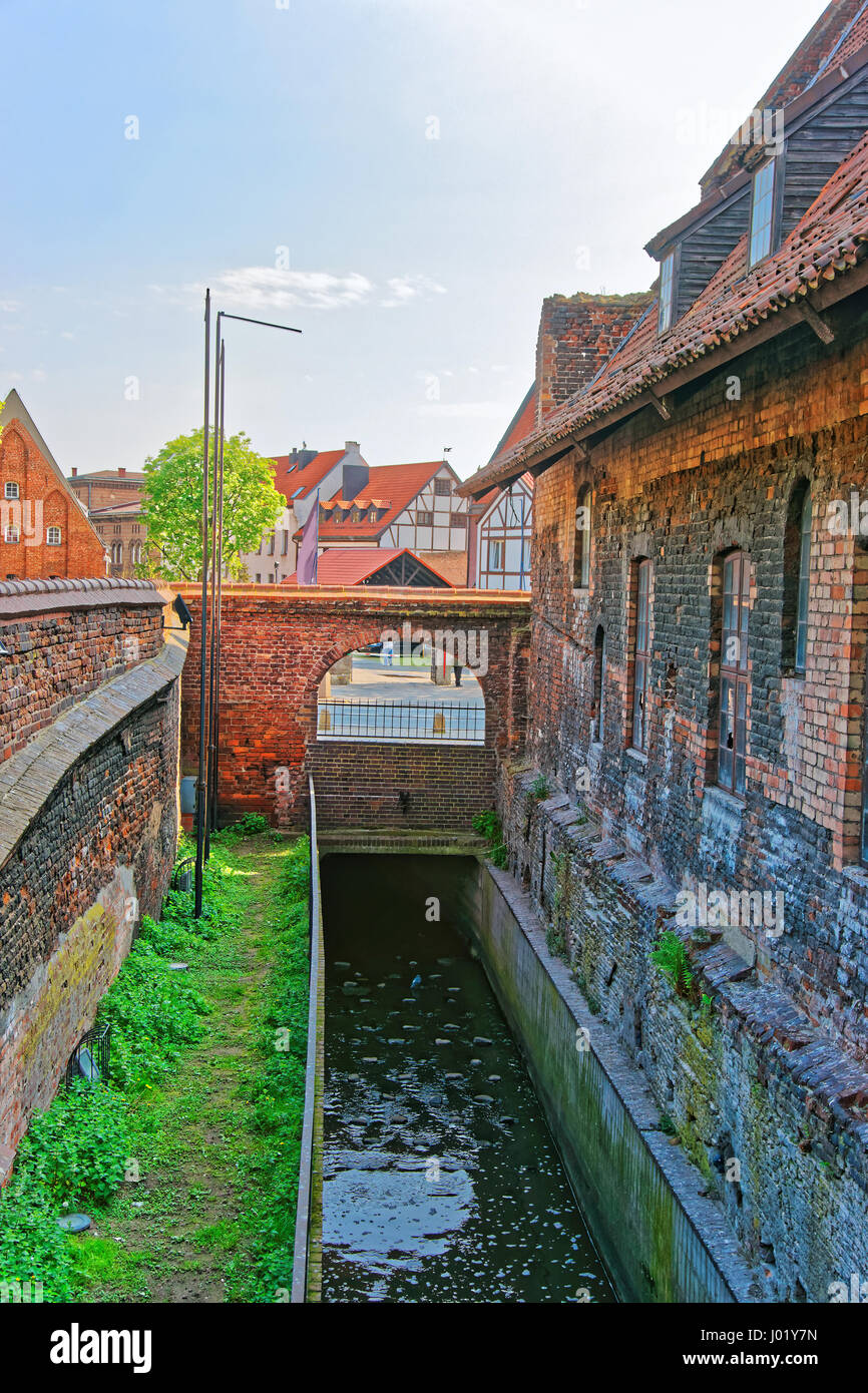 Canal al mulino di mattoni di Danzica, Polonia Foto Stock