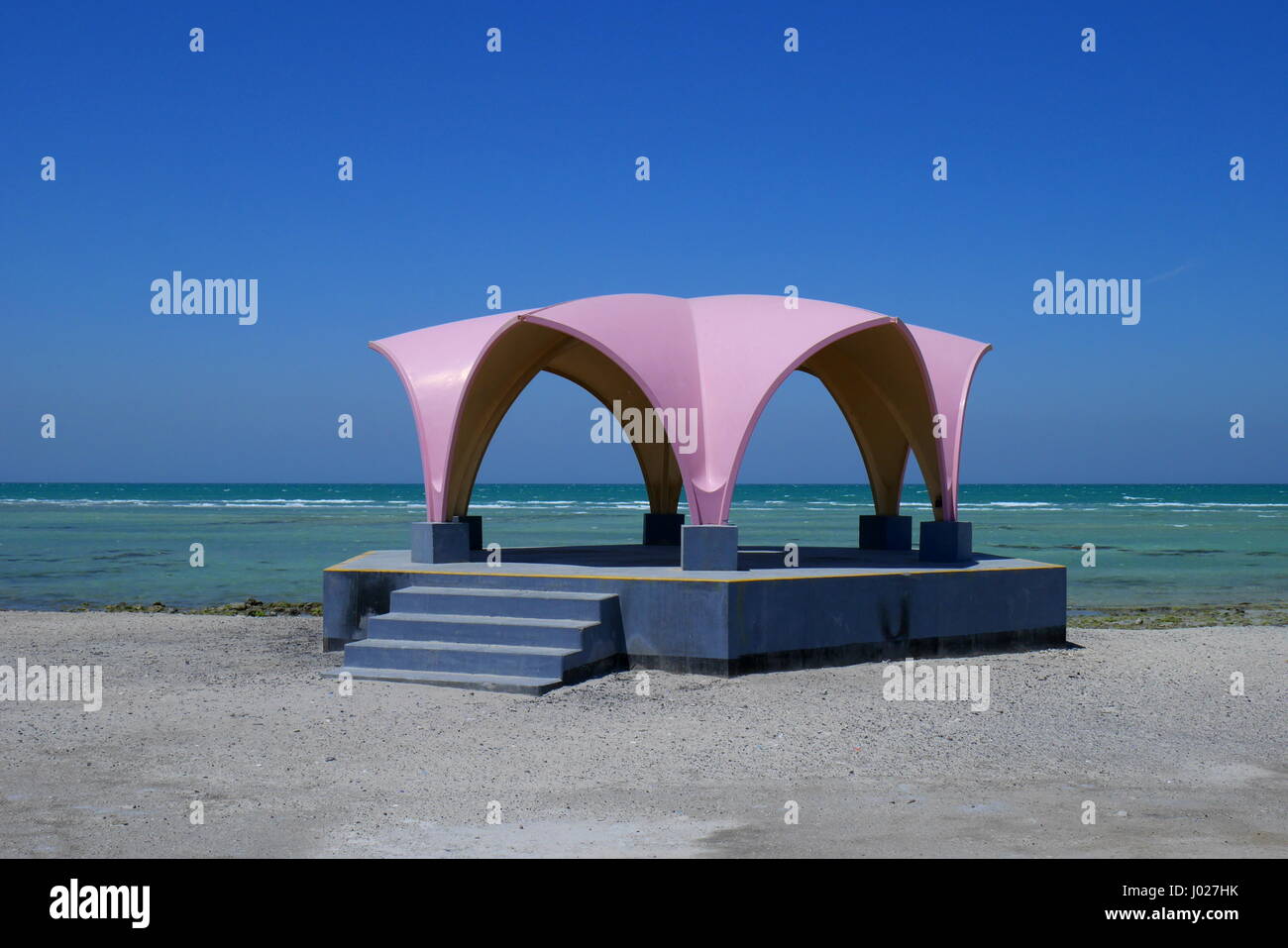 Spiaggia Rosa shelter, Al Jazayer Beach, Regno del Bahrein Foto Stock