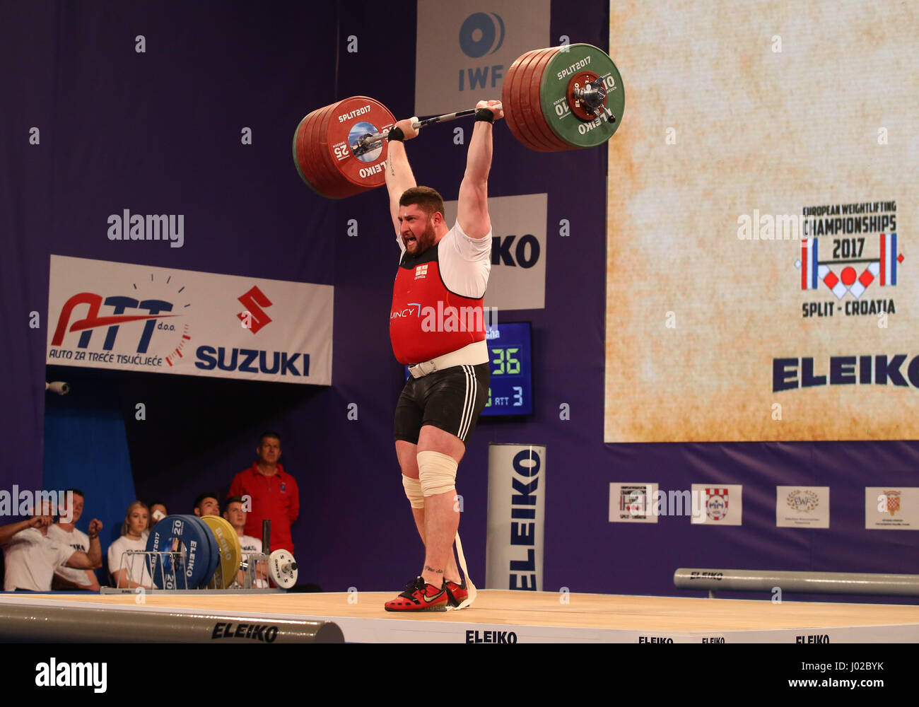 Split, Croazia. 8 apr, 2017. Lasha Talakhadze della Georgia compete durante gli Uomini 105kg di concorrenza a livello europeo il sollevamento pesi campionati in Split, Croazia, 8 aprile 2017. Lasha Talakhadze rotto il Uomini 105kg di strappare il record del mondo con un sollevamento di 217kg e ha vinto il pulito e jerk con 250kg. Egli ha preso la medaglia d'oro con 467kg in totale. Credito: Ivo Cagalj/Xinhua/Alamy Live News Foto Stock