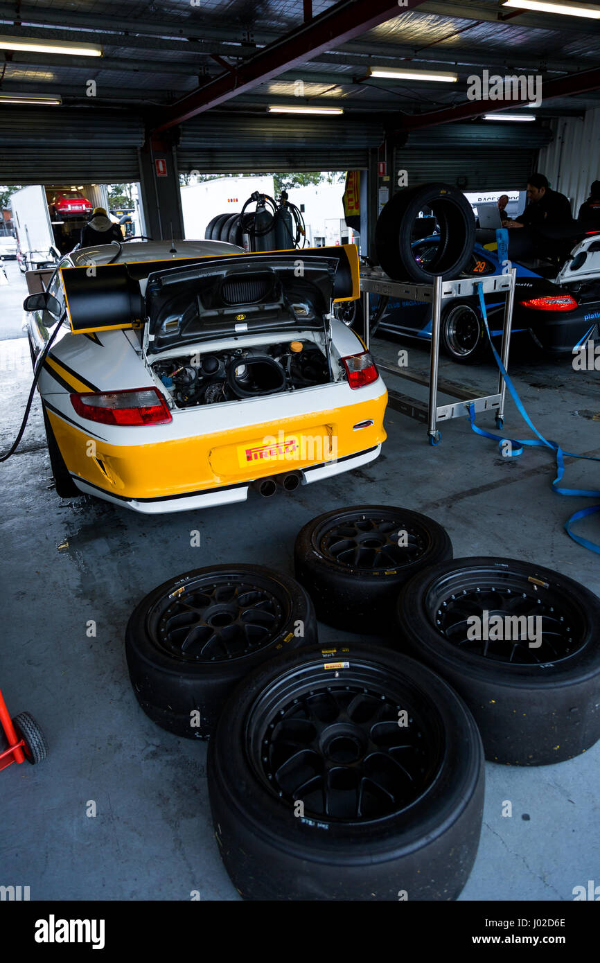 Sandown Raceway, Australia. 09Apr, 2017. MELBOURNE, Australia - 9 aprile: pit lane durante il 2017 Shannon cittadini, Round 1 - Sandown Raceway, Australia su Aprile 09 2017. Foto: Dave Hewison Credito: Dave Hewison sport/Alamy Live News Foto Stock