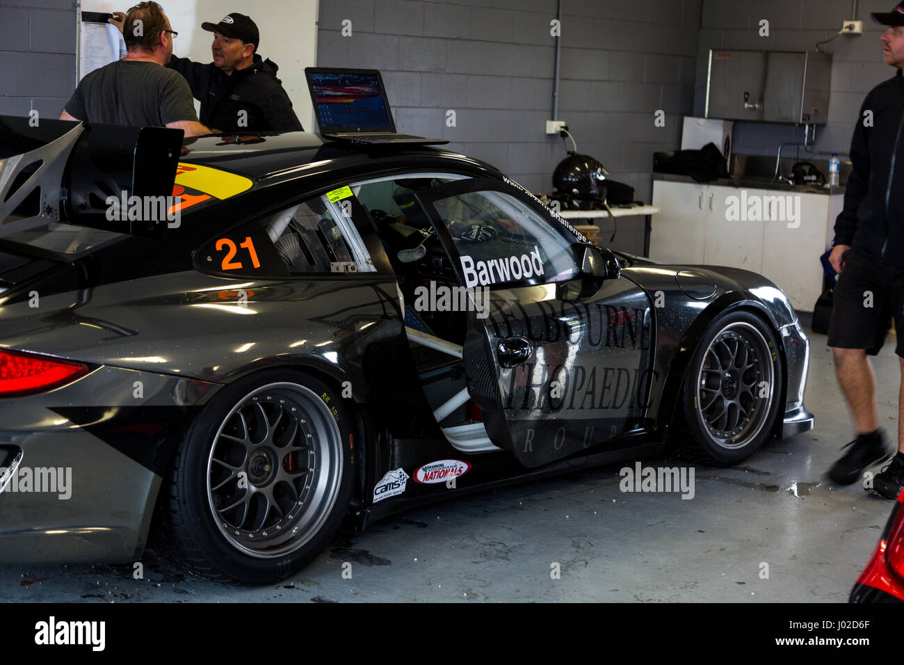 Sandown Raceway, Australia. 09Apr, 2017. MELBOURNE, Australia - 9 aprile: pit lane durante il 2017 Shannon cittadini, Round 1 - Sandown Raceway, Australia su Aprile 09 2017. Foto: Dave Hewison Credito: Dave Hewison sport/Alamy Live News Foto Stock
