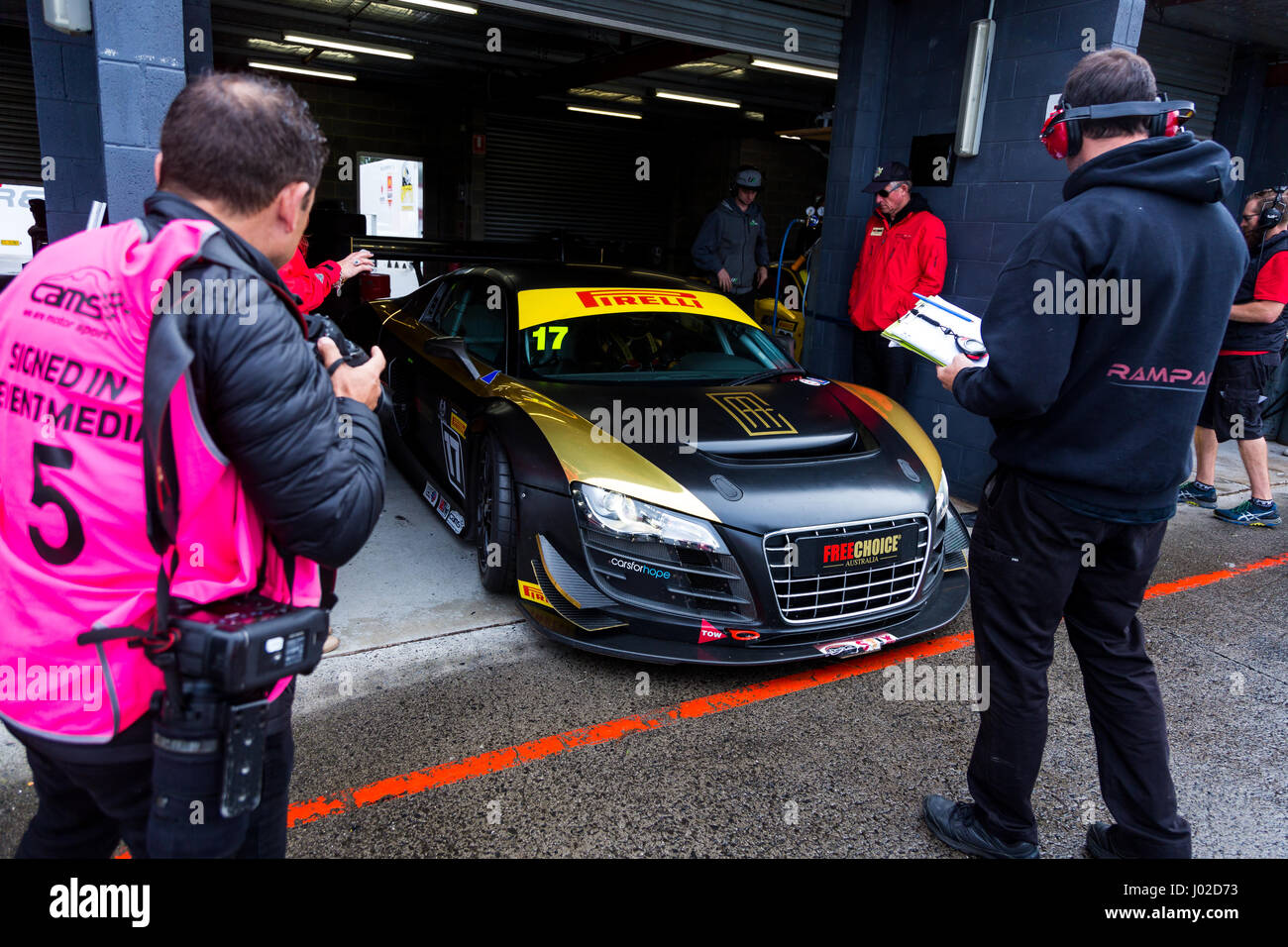 Sandown Raceway, Australia. 09Apr, 2017. MELBOURNE, Australia - 9 aprile: pit lane durante il 2017 Shannon cittadini, Round 1 - Sandown Raceway, Australia su Aprile 09 2017. Foto: Dave Hewison Credito: Dave Hewison sport/Alamy Live News Foto Stock