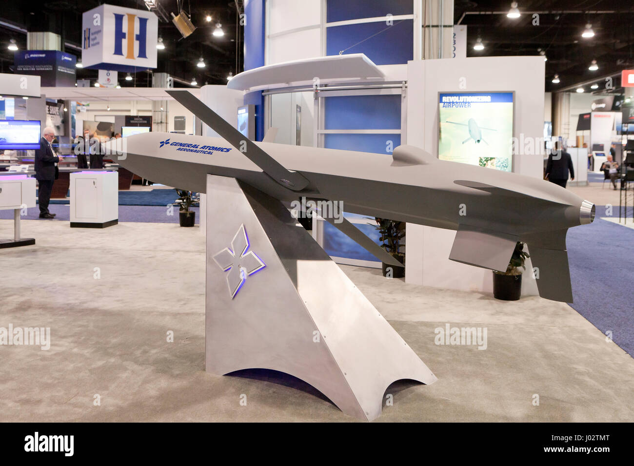 General Atomics visualizzazione di UAS (velivoli senza pilota sistema) concetto veicolo al Sea Air Space expo - Washington DC, Stati Uniti d'America Foto Stock