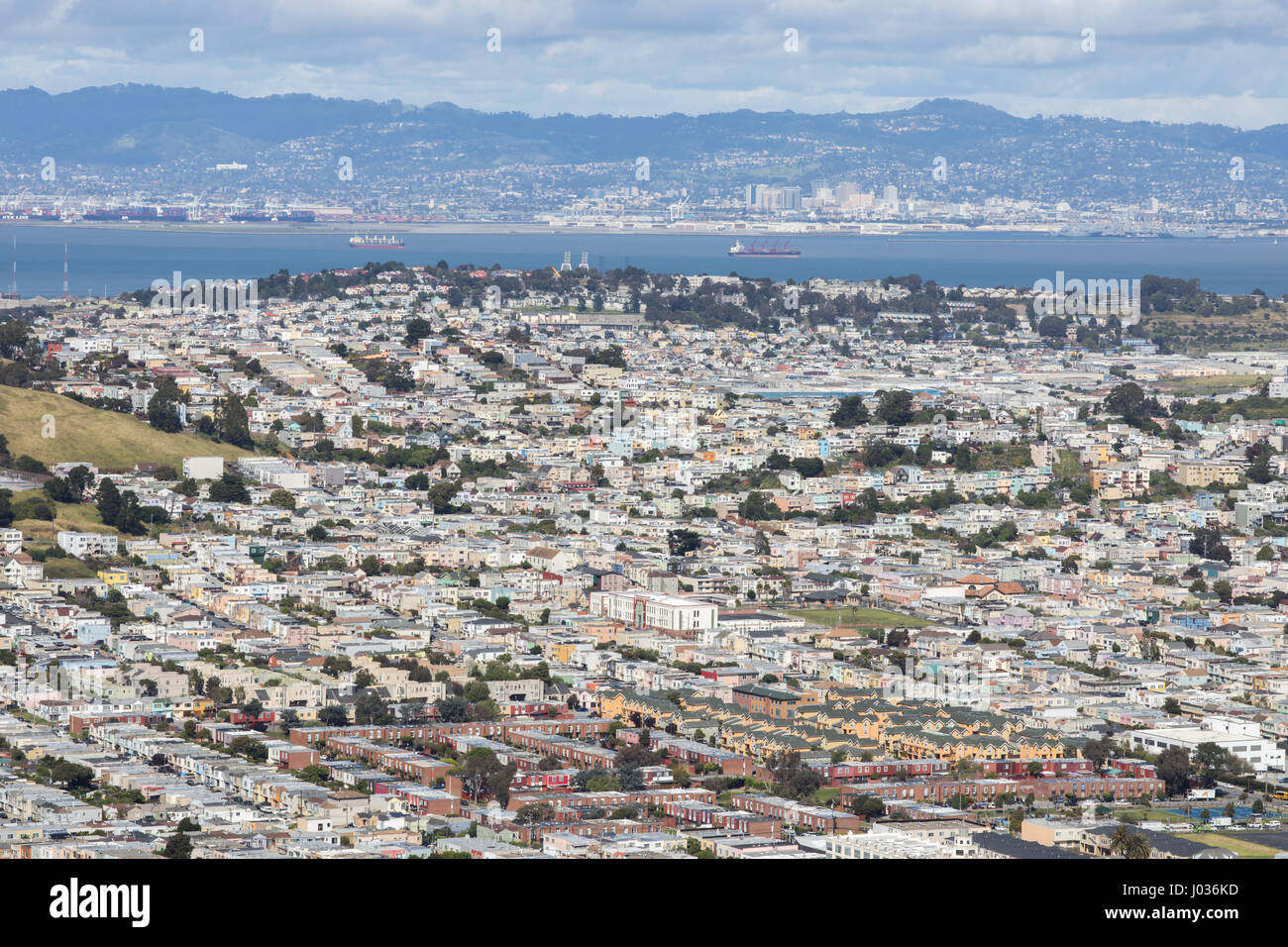 Vista aerea del Daly City e Brisbane da San Bruno Mountain State Park. Foto Stock