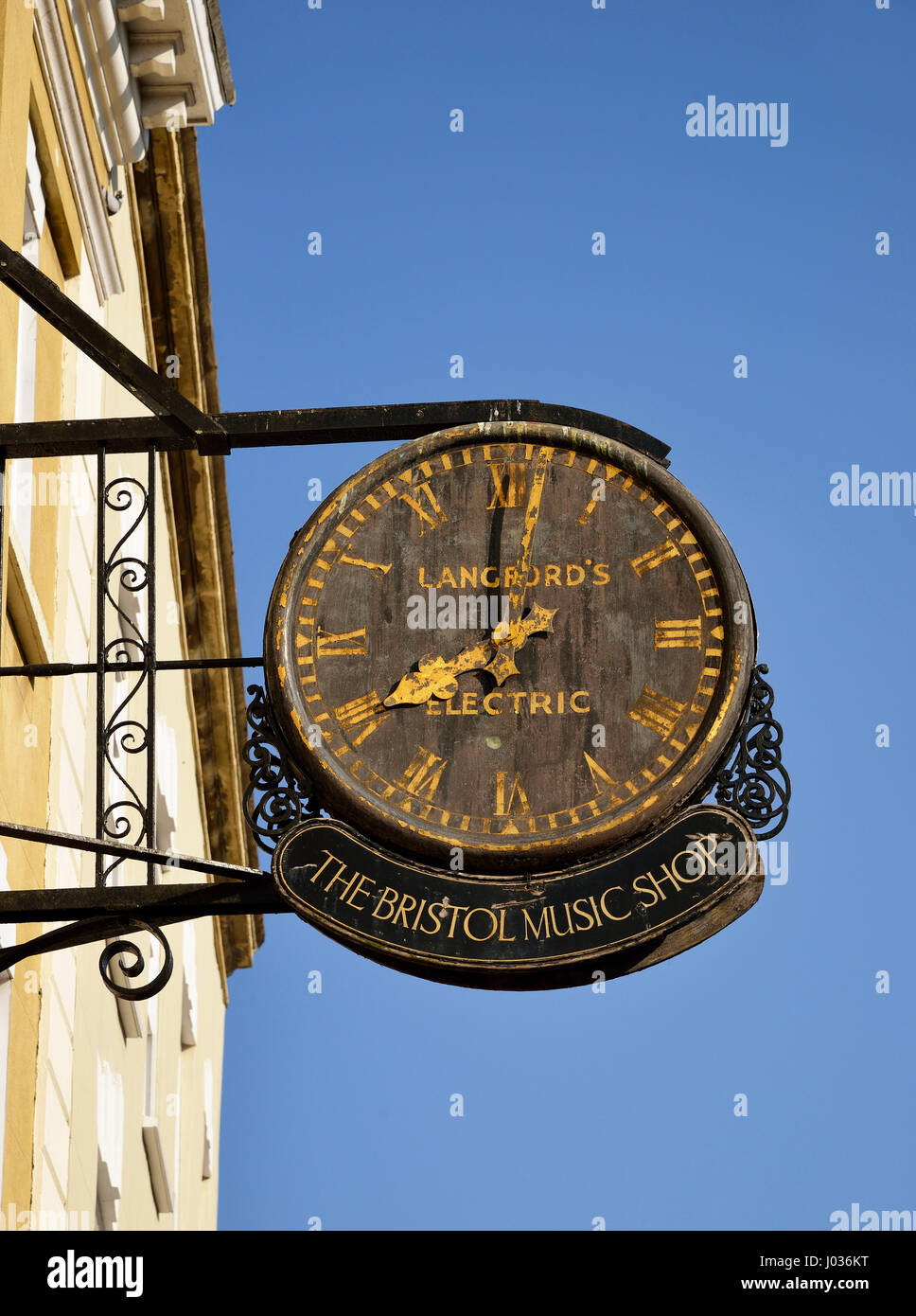 Il vecchio Bristol Master Clock, College Green, Bristol era questo il master clock di tempo per tempo di Bristol, che era di dieci minuti dietro a Londra prima del tempo Foto Stock