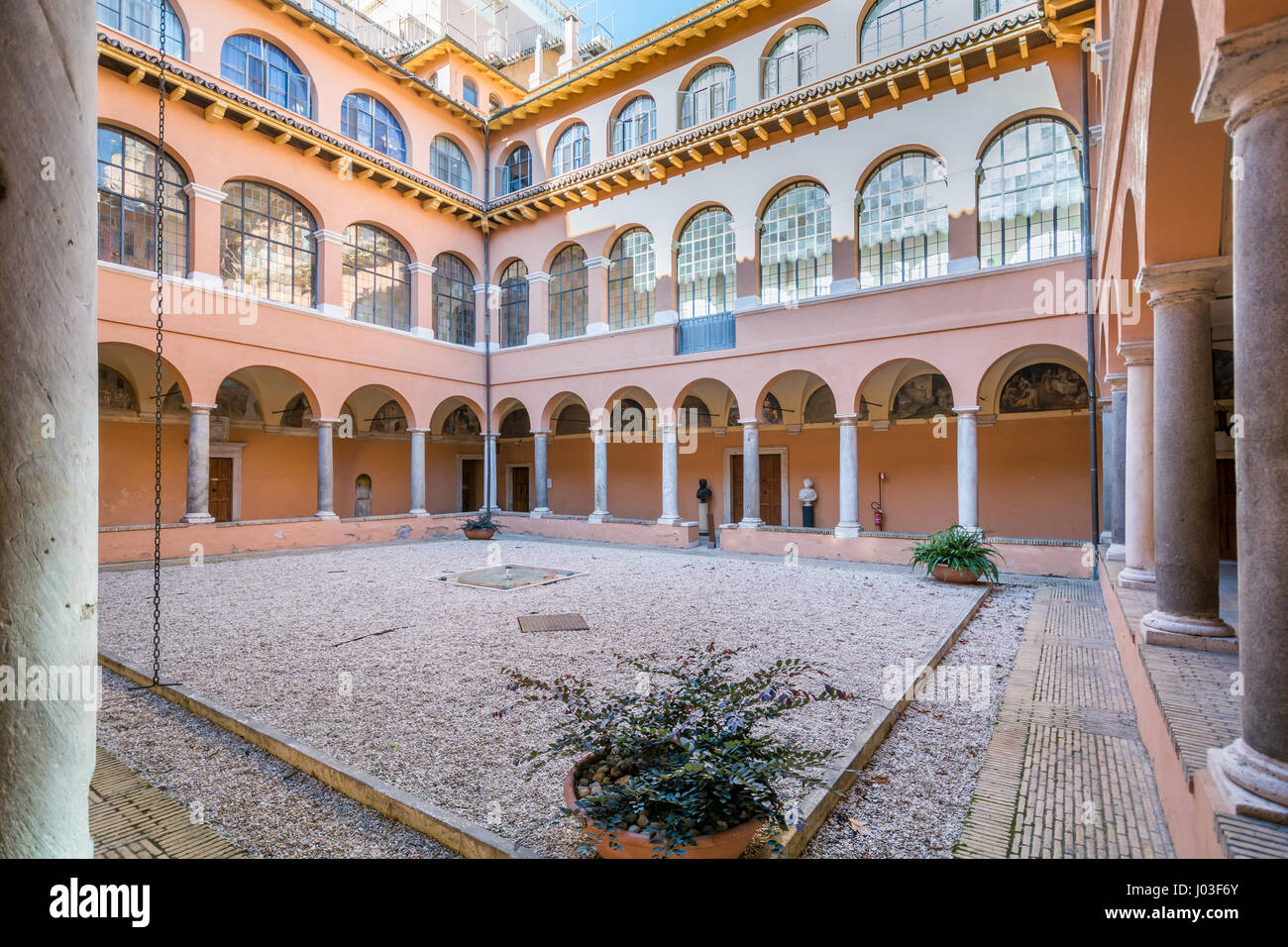 Vista del chiostro della Accademia di Spagna a Roma Foto Stock