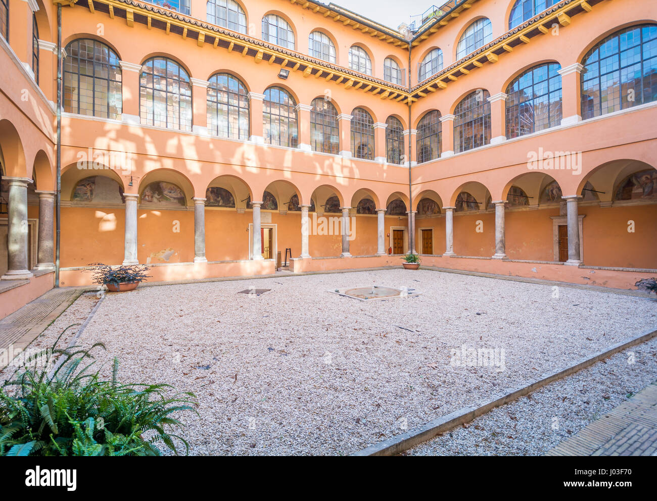 Vista del chiostro della Accademia di Spagna a Roma Foto Stock
