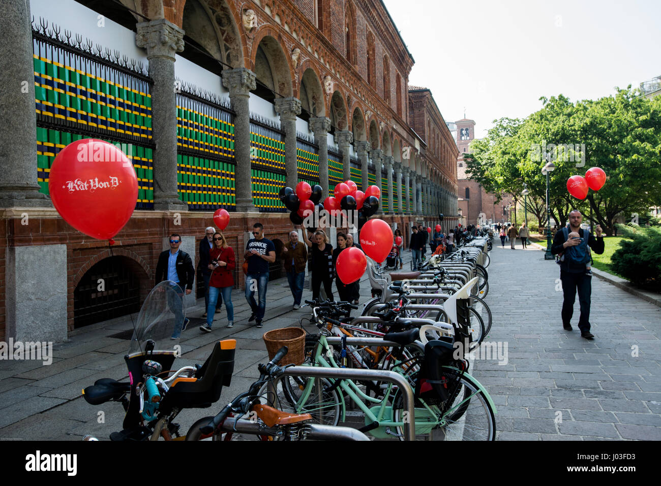 I distretti della moda e del Design di Milano si incrociano in un gioco di idee, tendenze e reciproca influenza Foto Stock