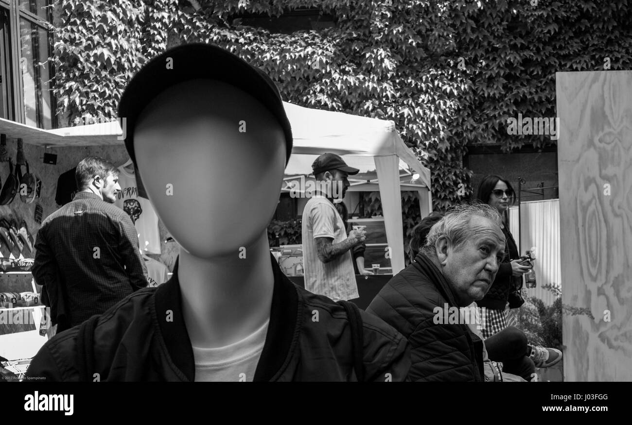 I distretti della moda e del Design di Milano si incrociano in un gioco di idee, tendenze e reciproca influenza Foto Stock