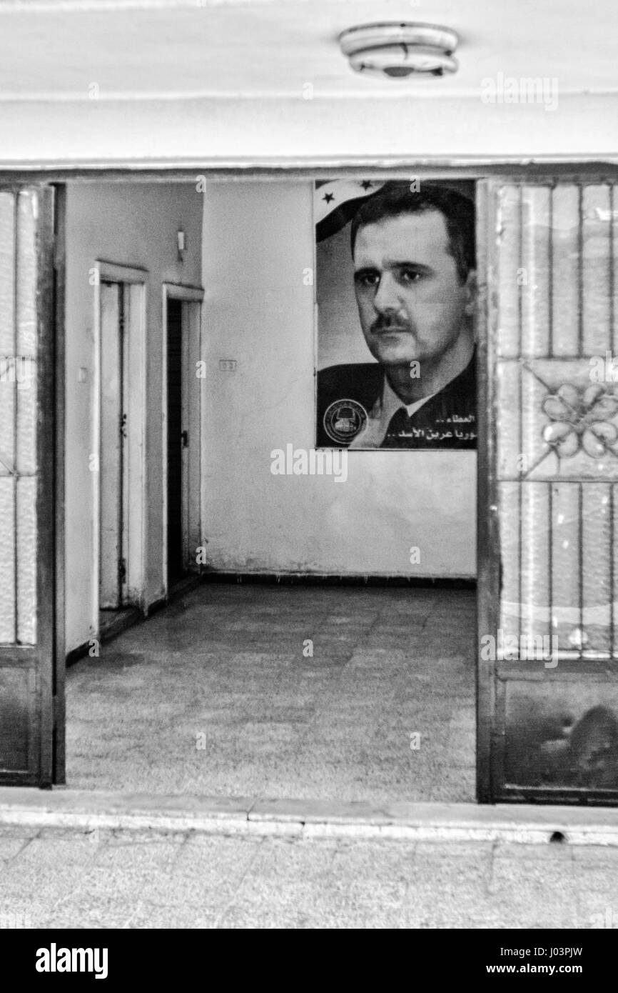 Ritratto del Presidente Bashar al-Assad alla frontiera in Siria. Foto Stock