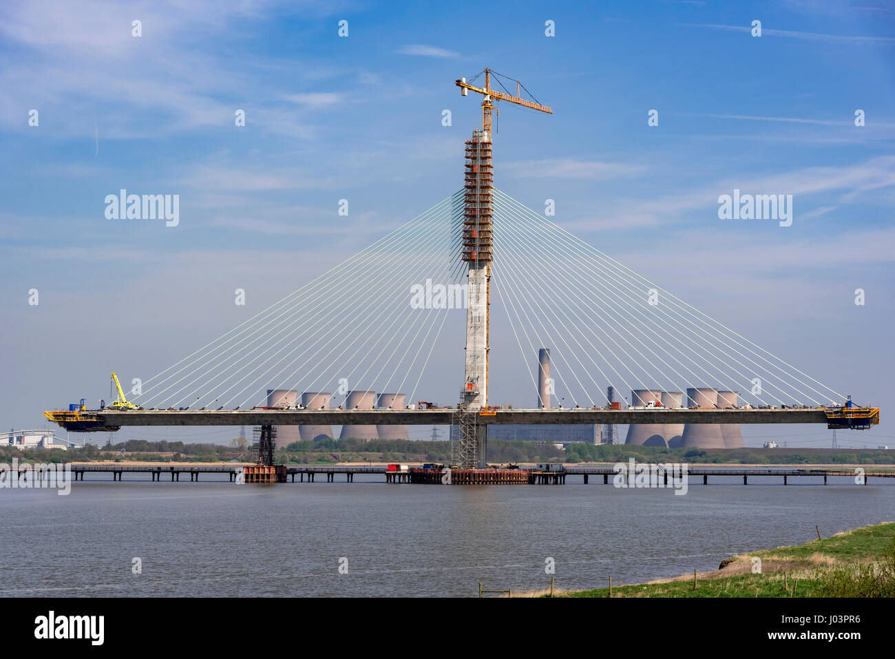Nuovo ponte sul fiume Mersey a Runcorn dovuti per il completamento in autunno 2017. Foto Stock