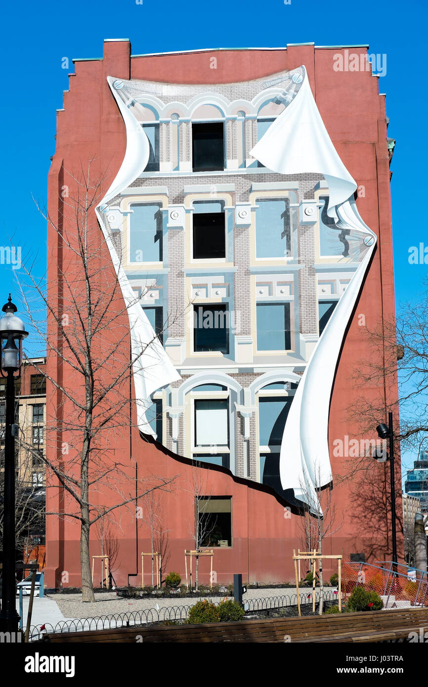 Trompe l'ceil parete sul retro del Flatiron Building nel centro cittadino di Toronto, Ontario, Canada Foto Stock