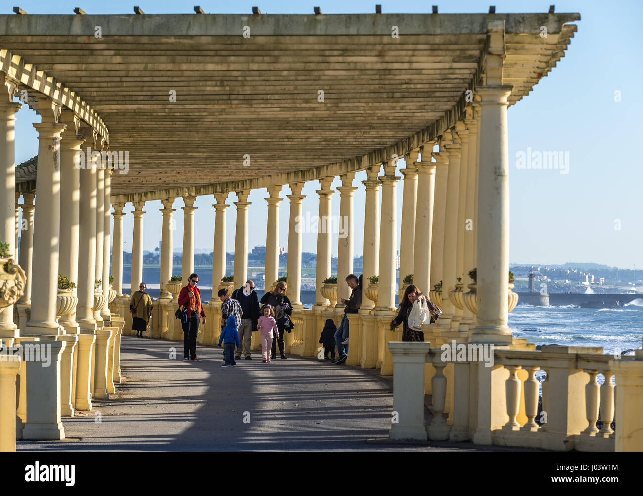 Pergola accanto al Brasile Avenue a Nevogilde parrocchia civile della città di Porto, la seconda più grande città in Portogallo Foto Stock