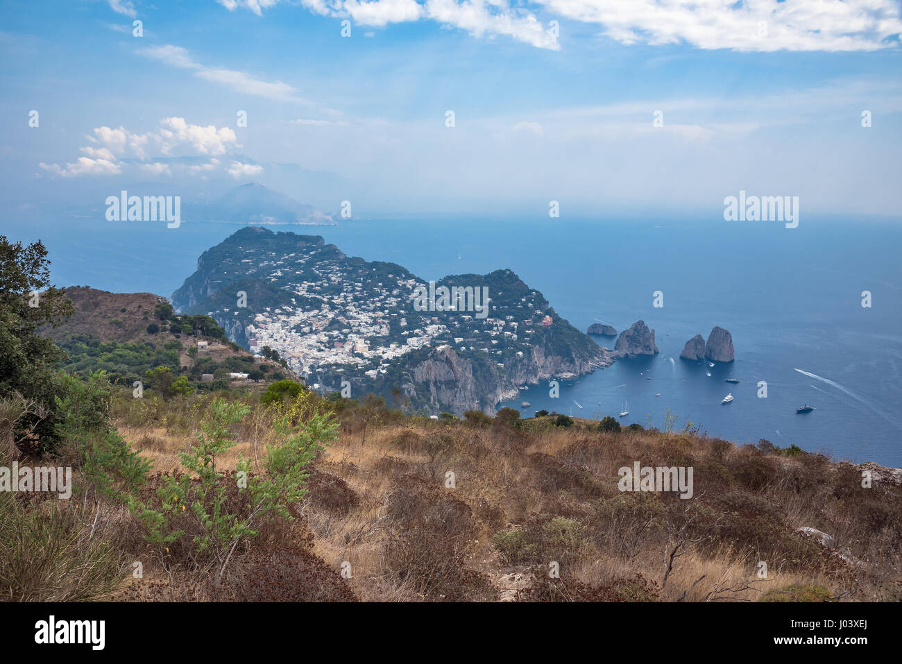 Vista di Capri Island da Monte Solaro, Italia Foto Stock