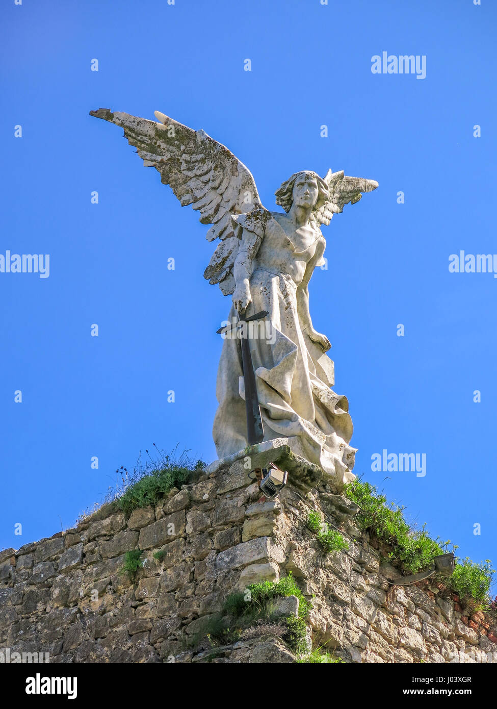 Angelo custode in Comillas cimitero, Cantabria, Spagna settentrionale Foto Stock