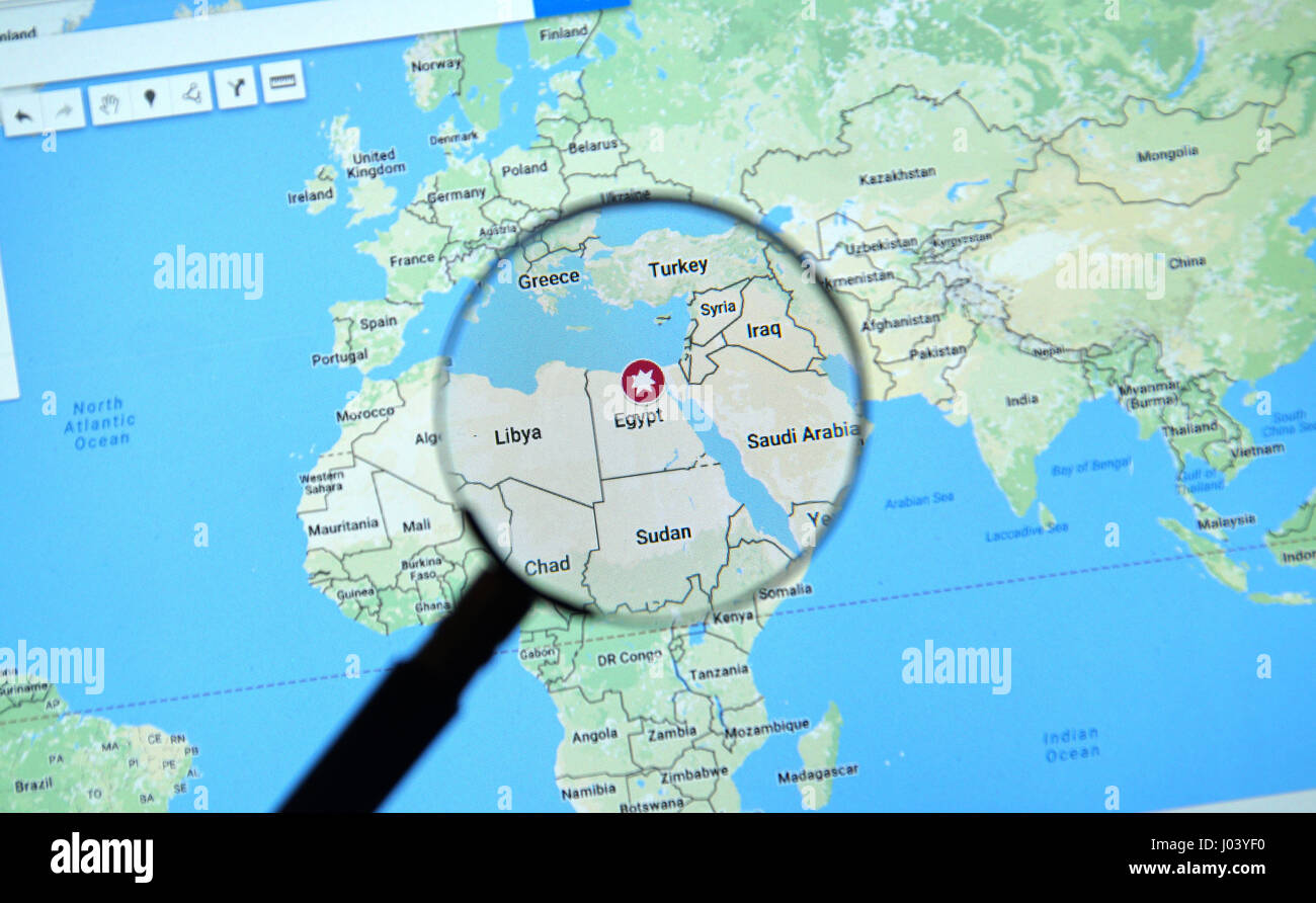 MONTREAL, Canada - 09 Aprile 2017: Egitto su Google Maps con icona di esplosione sotto la lente di ingrandimento. Foto Stock