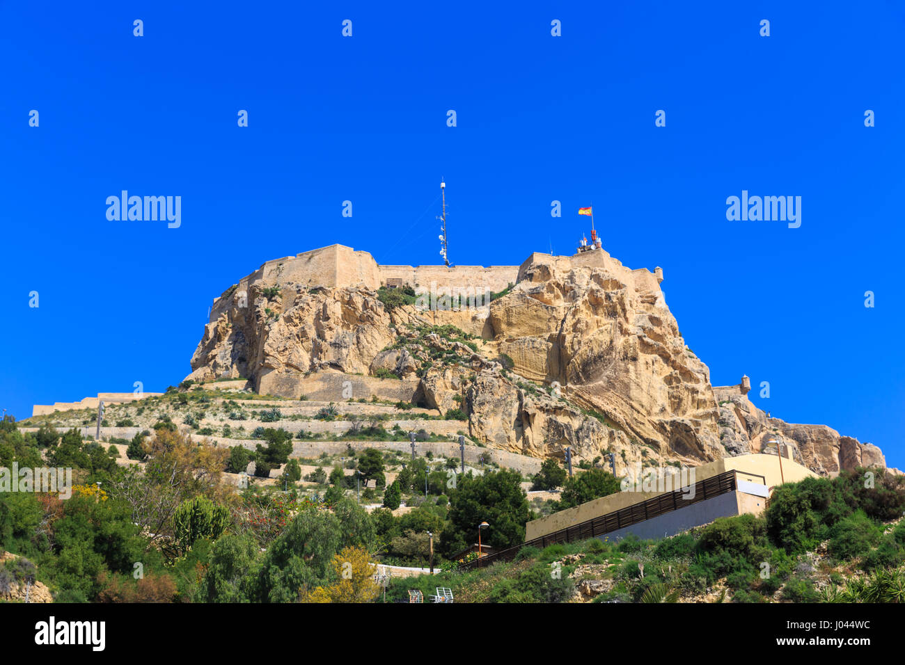 Il monte Benacantil con Santa Bárbara Castello (Castillo de Santa Bárbara) in cima Alicante, Spagna Foto Stock
