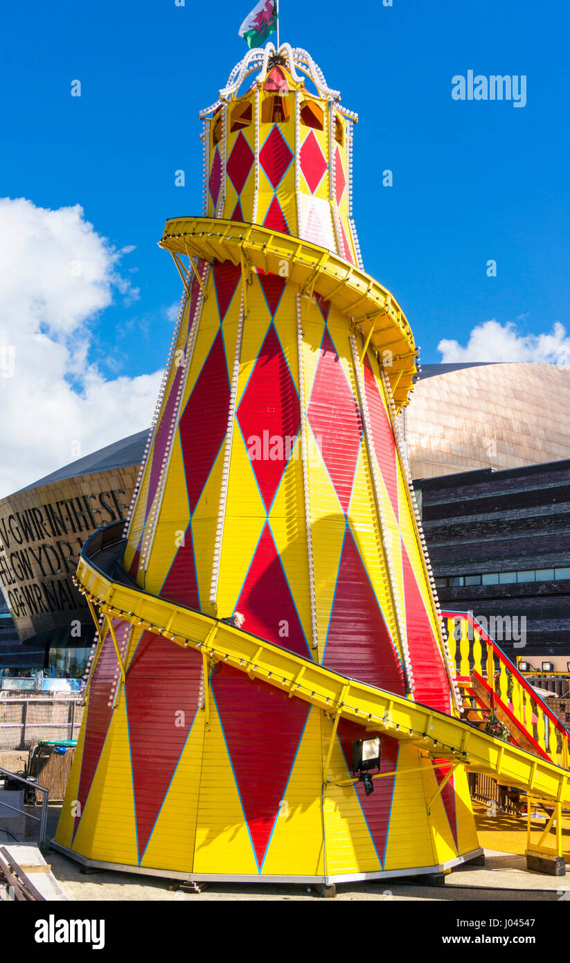 La baia di Cardiff Luna Park in Roald Dahl Plass spazio pubblico in Cardiff Bay area Cardiff South Glamorgan South Wales GB UK EU Europe Foto Stock