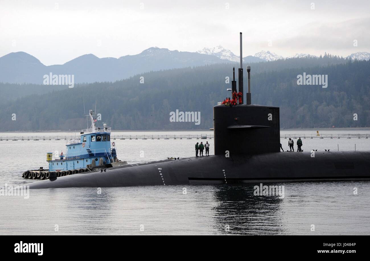 L'USN Ohio-classe Trident missile balistico sommergibile USS Alabama ritorna alla Base Navale Kitsap-Bangor Gennaio 27, 2011 a Bangor, Washington. (Foto di Ray Narimatsu /US Navy via Planetpix) Foto Stock