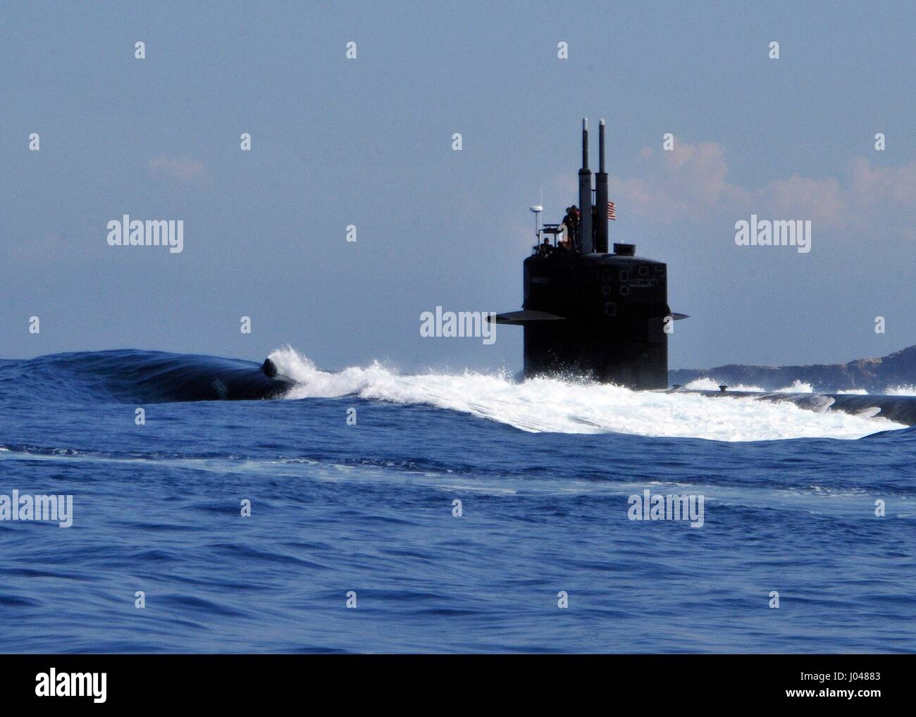 L'USN Los Angeles-classe fast-attacco sommergibile USS Helena cuoce a vapore in corso Settembre 28, 2013 in Souda Bay, Grecia. (Foto di Paolo Farley /US Navy via Planetpix) Foto Stock