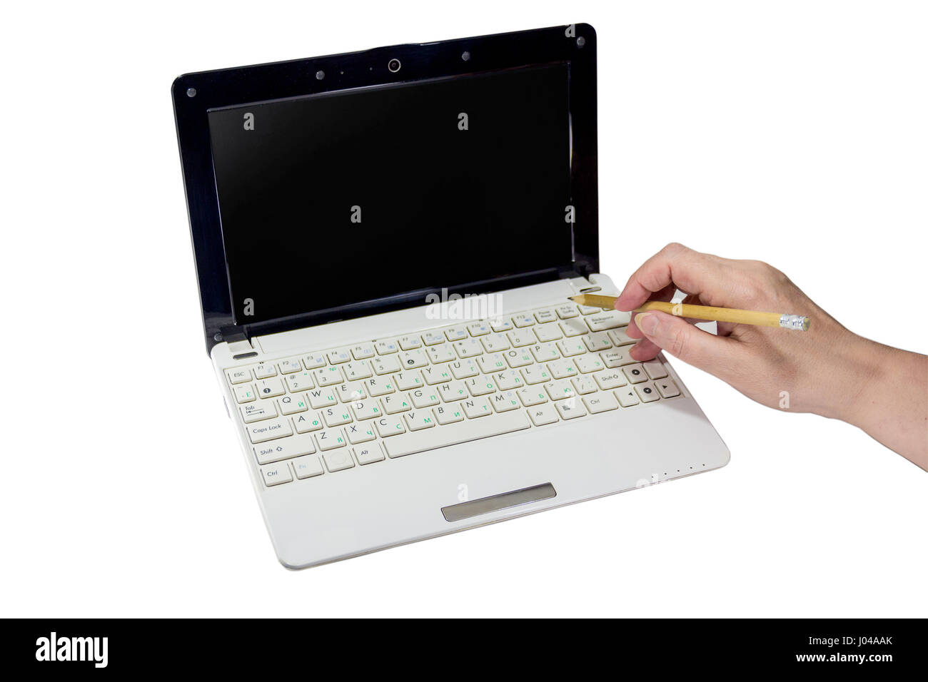 Premendo il pulsante Invio sul computer tramite Palm con matita su sfondo bianco Foto Stock