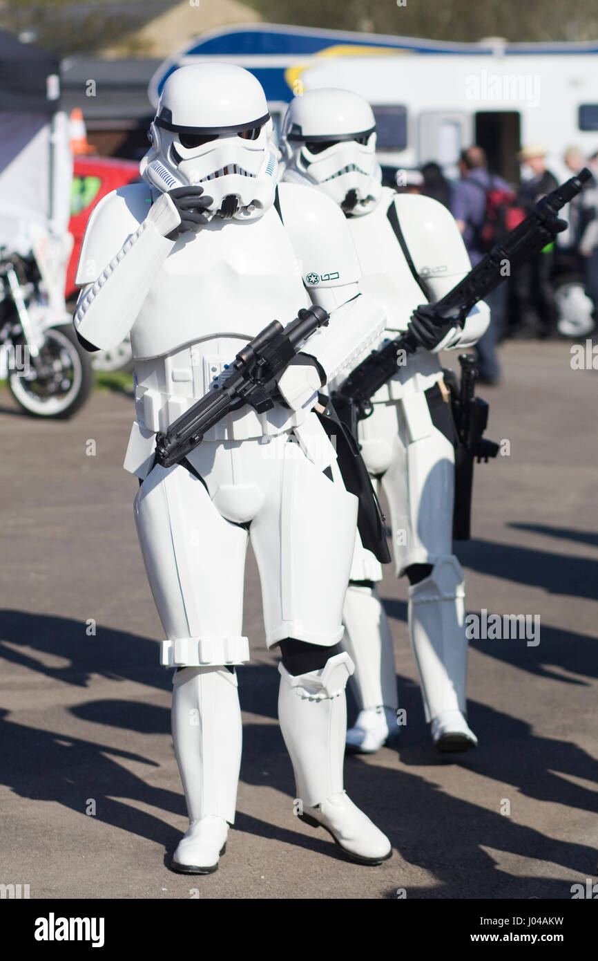 Stormtroopers fictional del soldato di Star Wars in occasione di una mostra la massa Foto Stock