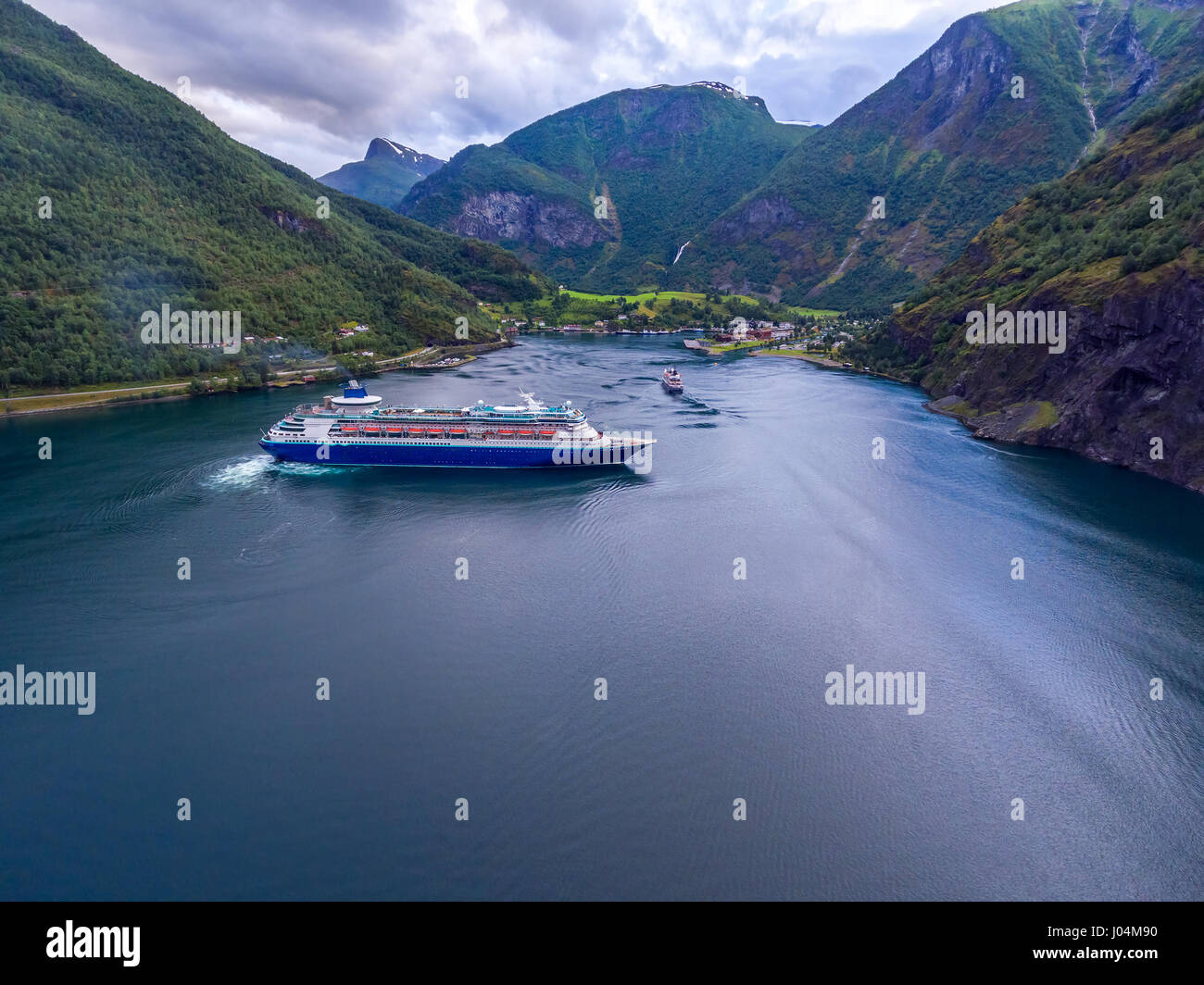 La nave di crociera, crociera sul Sognefjord o Sognefjorden, la fotografia aerea Flam Norvegia Foto Stock